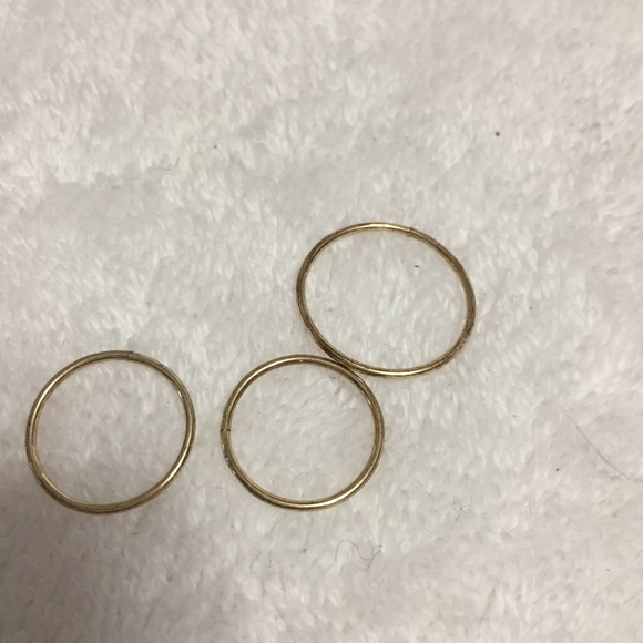 H&M package of goldtone rings with bonus - Picture 5 of 5